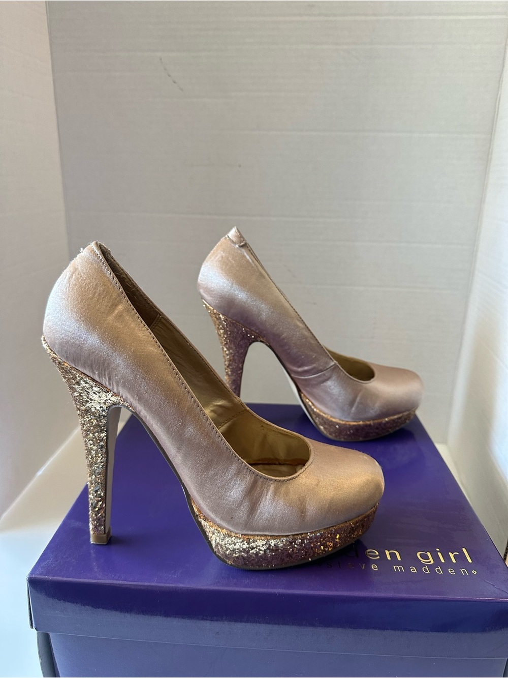 Steve Madden Rose Pink Satin Pumps with Gold Glitter Heel